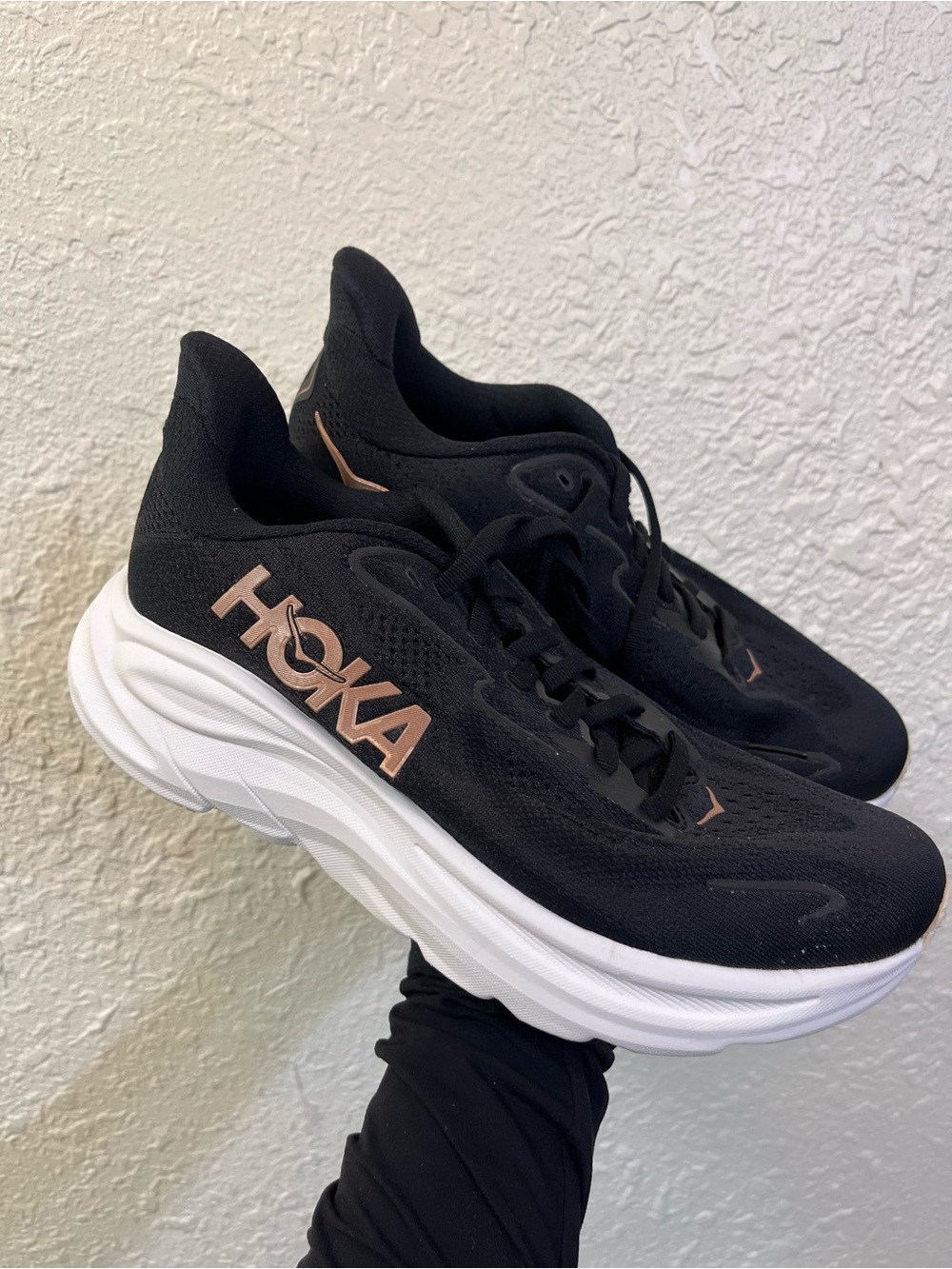 HOKA Clifton 10 Women’s – Black/Rose Gold